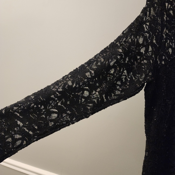 Black lace dress... with a little sparkle - Picture 5 of 9